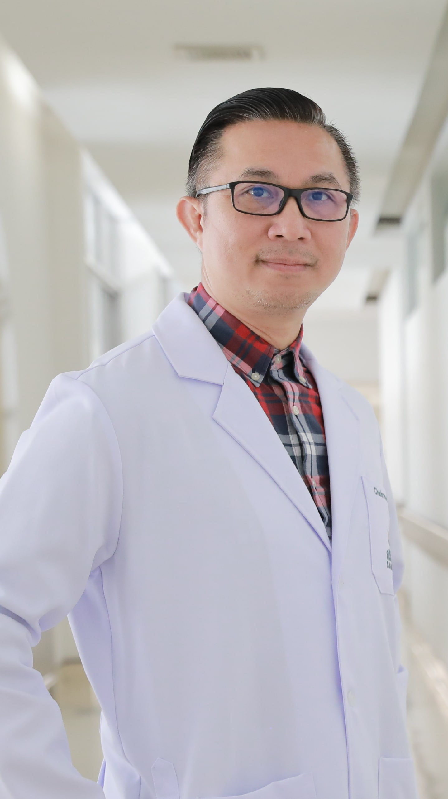 Dr. Assistan professor. Chalermsak Sriworakun, M.D. - Orthopedics specialist at Samitivej Sukhumvit Hospital, Thailand